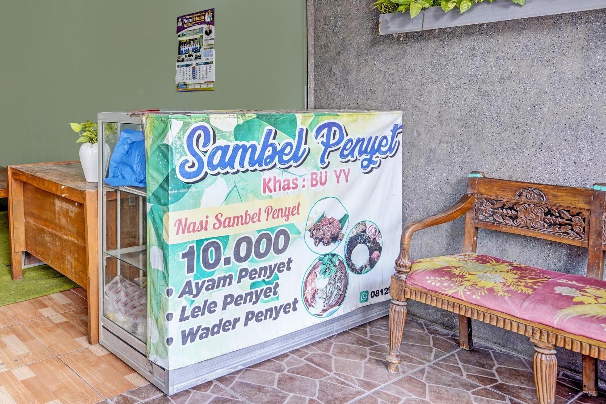 Hotel Spot On 91716 Kost Yy Syariah Mojokerto Exteriér fotografie