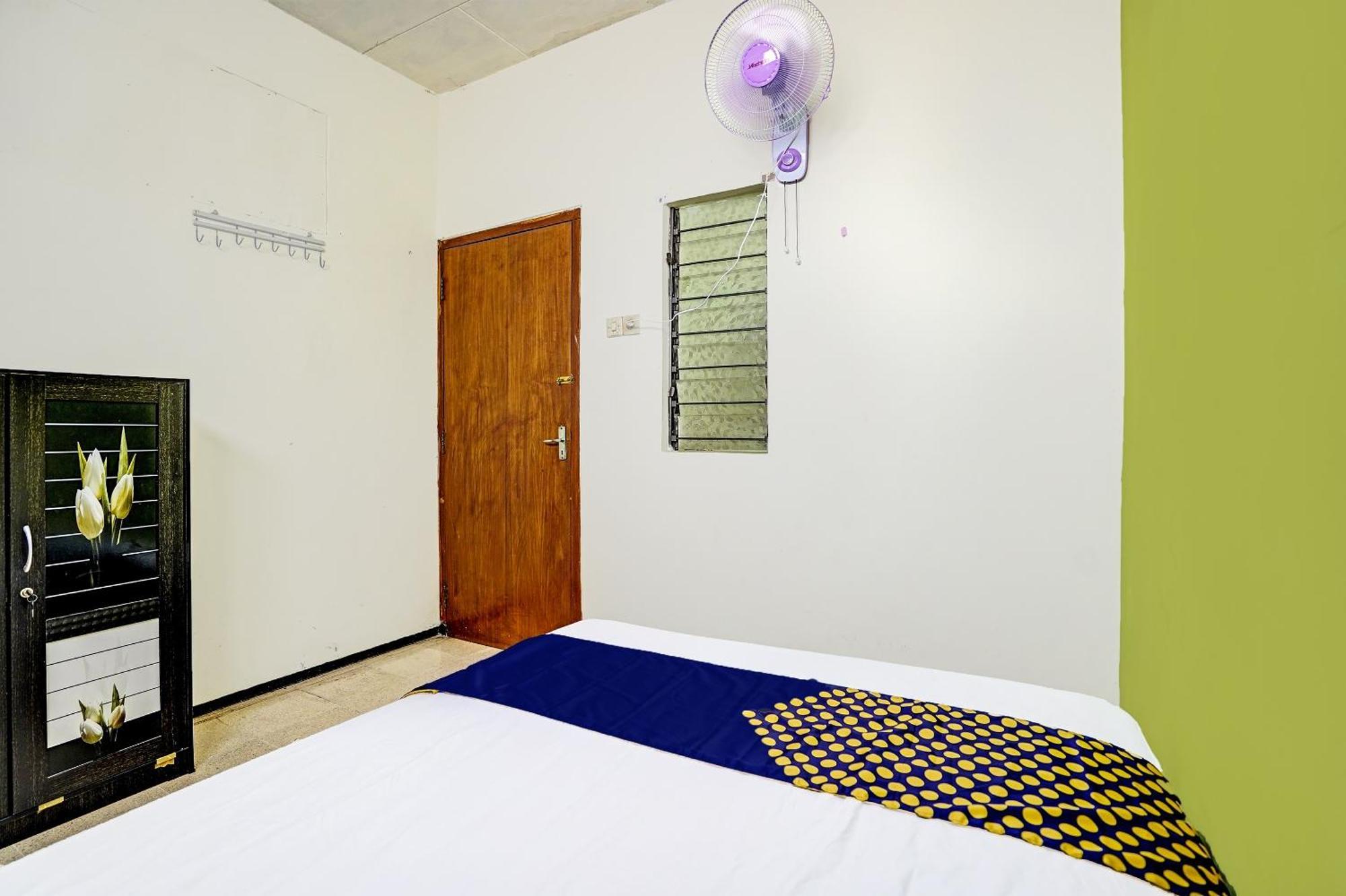 Hotel Spot On 91716 Kost Yy Syariah Mojokerto Exteriér fotografie