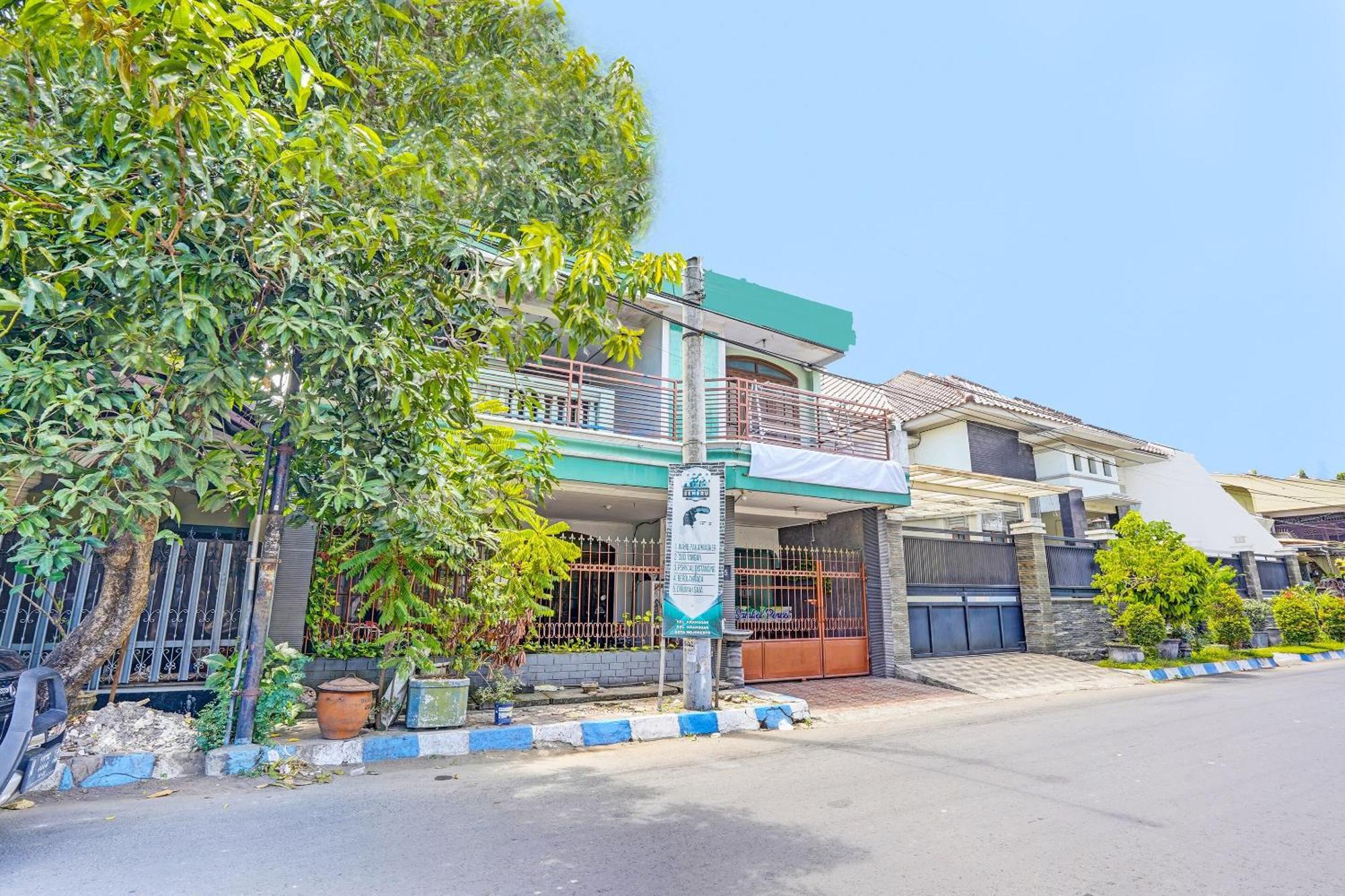 Hotel Spot On 91716 Kost Yy Syariah Mojokerto Exteriér fotografie