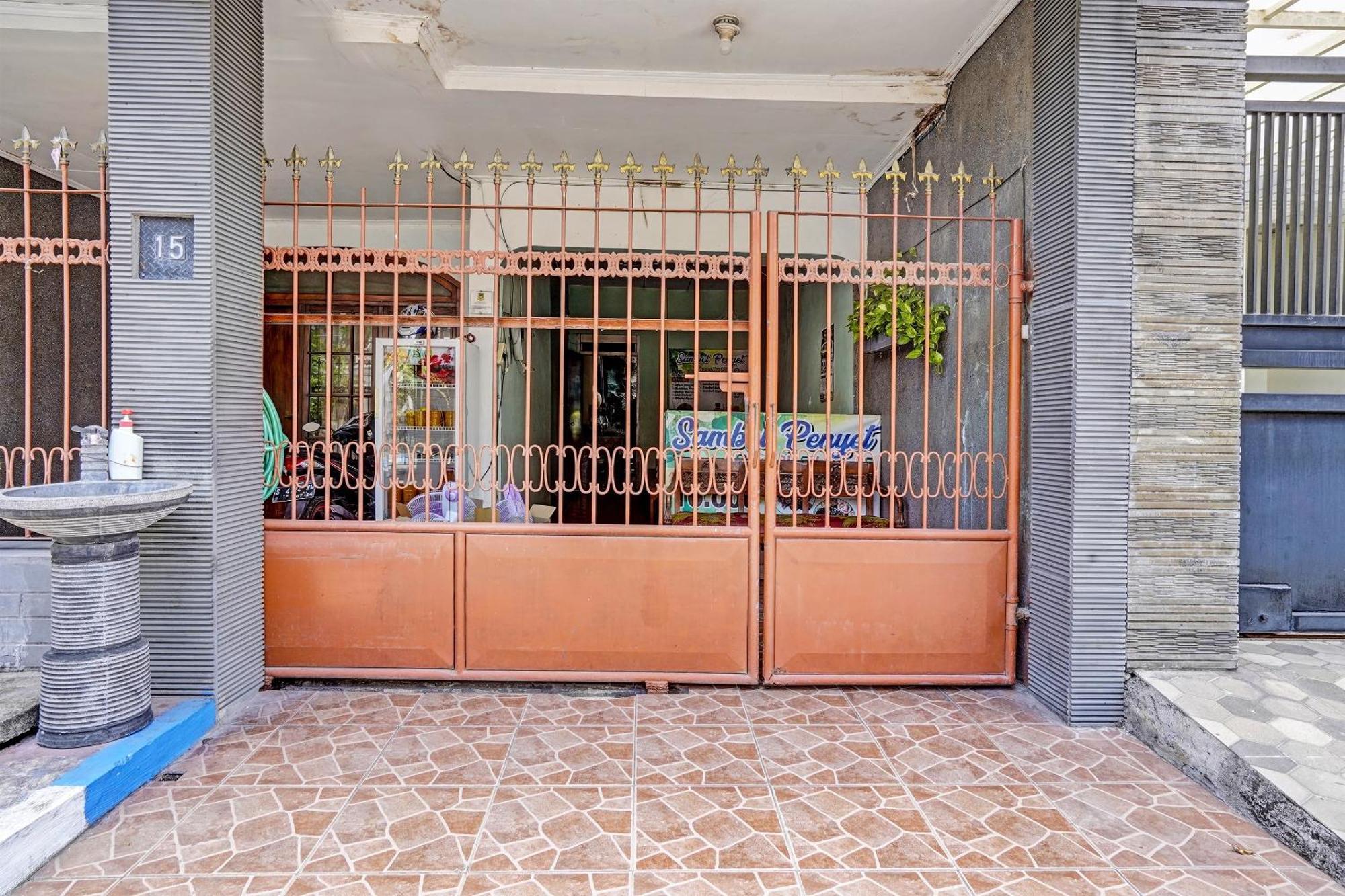 Hotel Spot On 91716 Kost Yy Syariah Mojokerto Exteriér fotografie