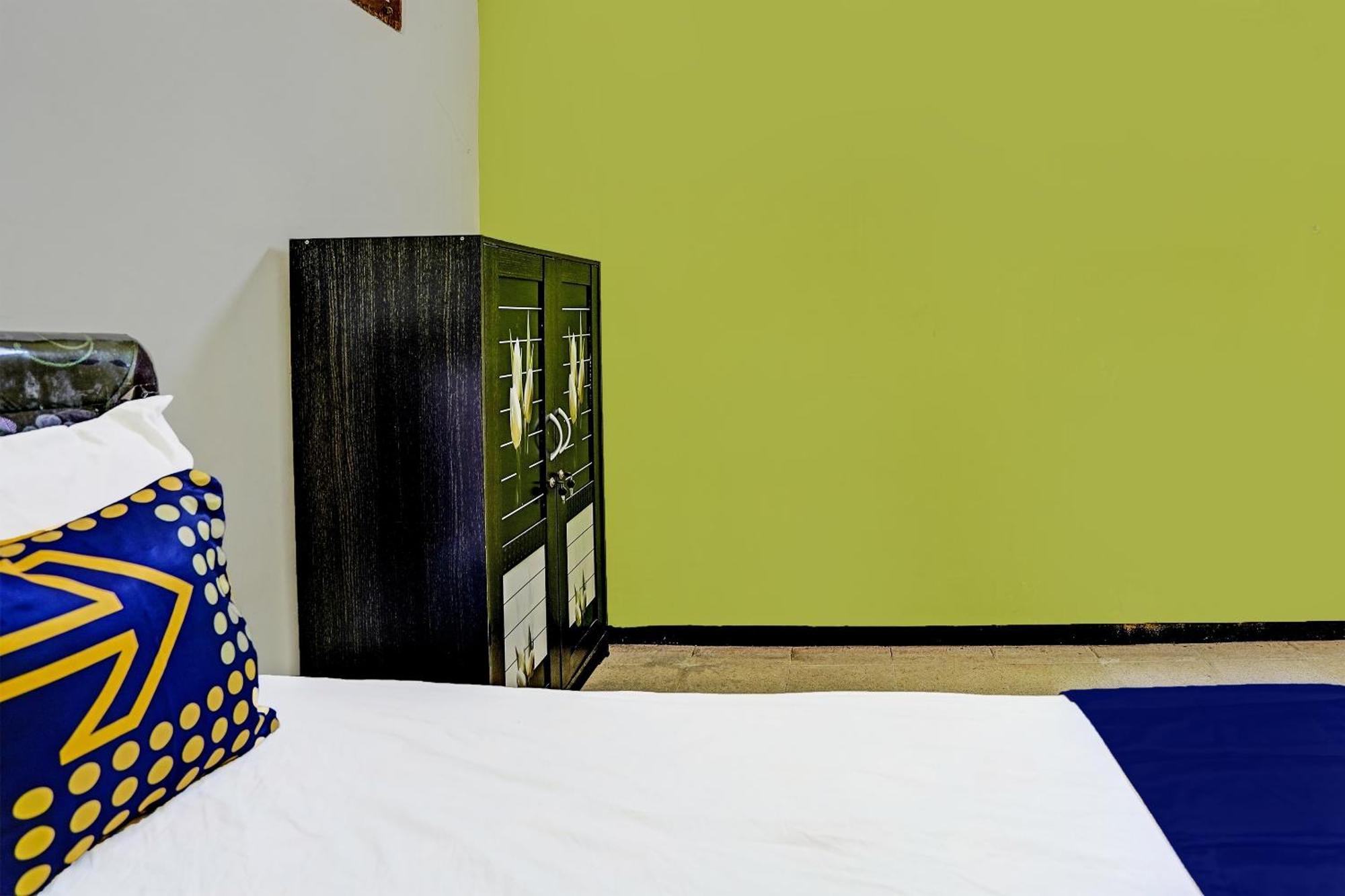 Hotel Spot On 91716 Kost Yy Syariah Mojokerto Exteriér fotografie